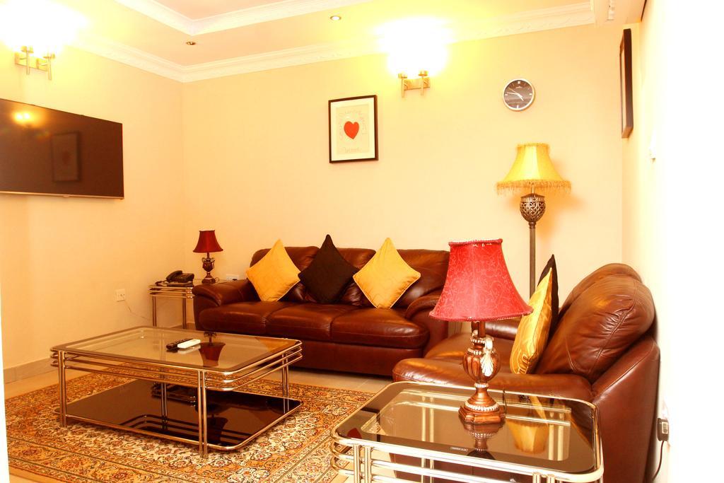 Apartment Royale Hotel & Suite Lagos Room photo